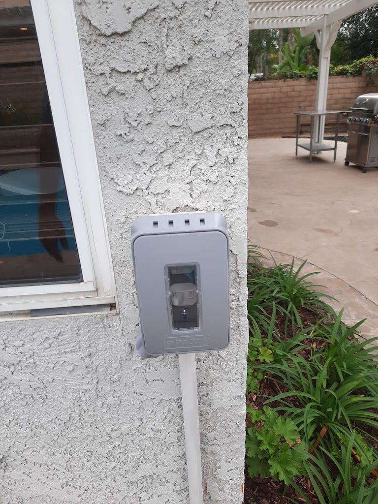 Outdoor GFCI outlet with an extra-duty weatherproof cover